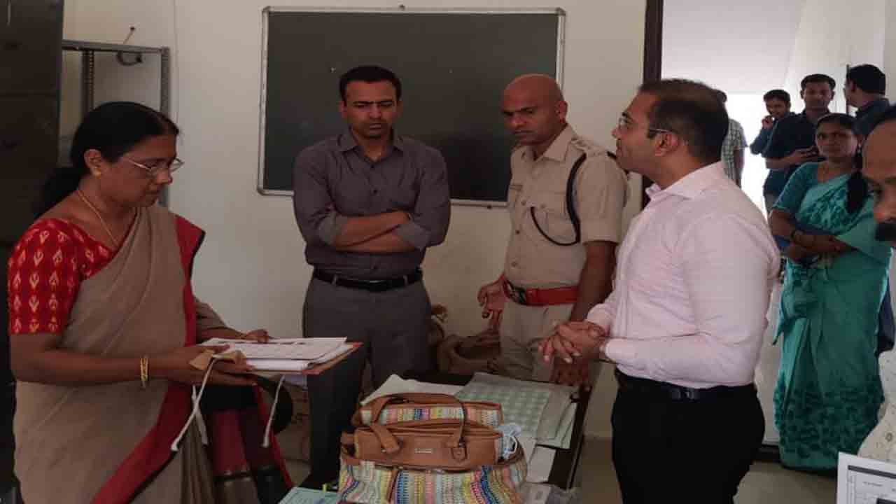 పరీక్షలు పకడ్బందీగా నిర్వహించాలి