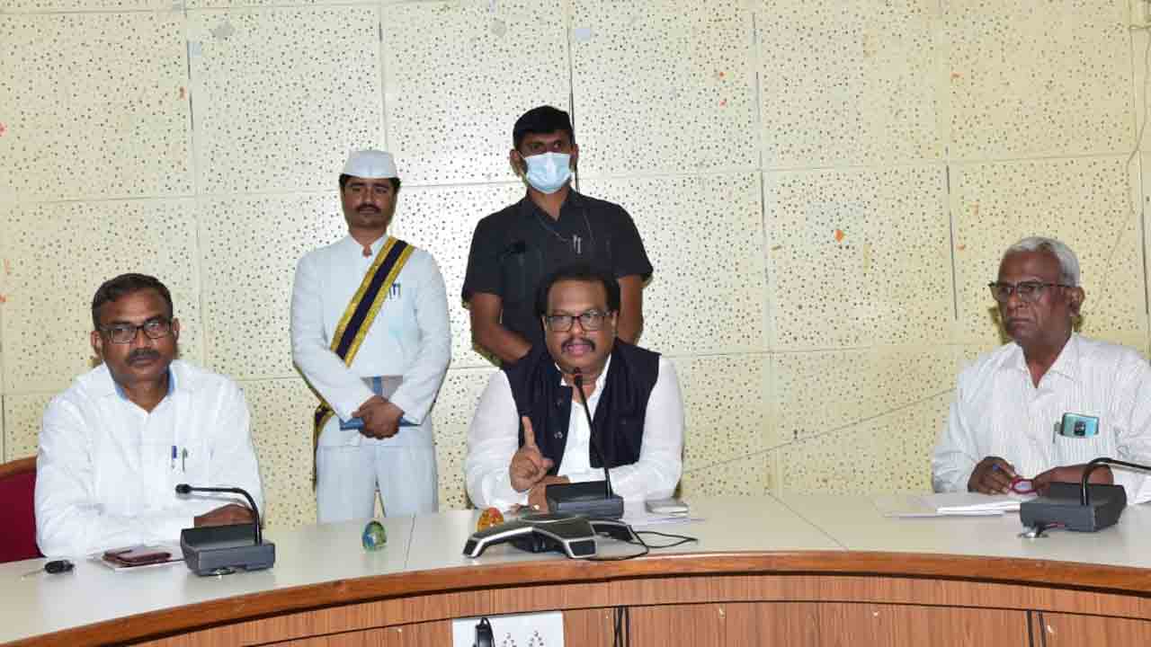 అభివృద్ధి పనులను వేగవంతం చేయాలి