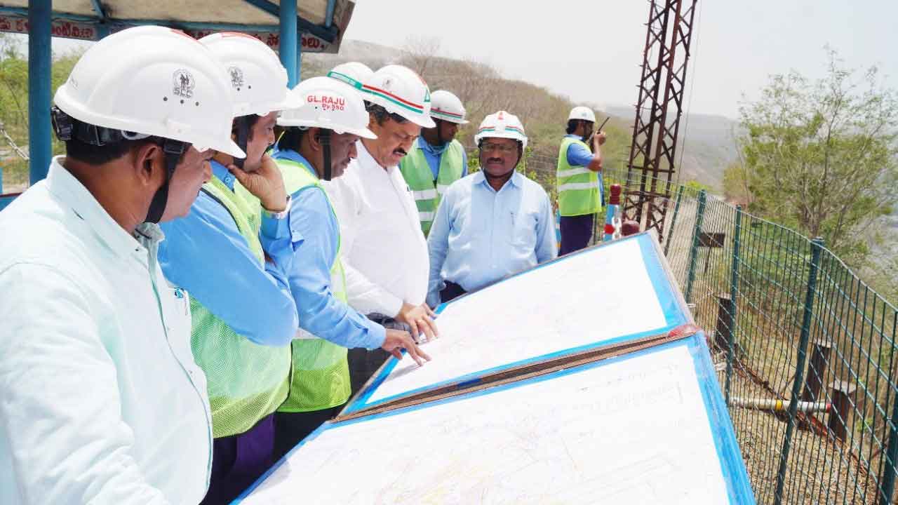 యంత్రాల వినియోగం పెంచాలి