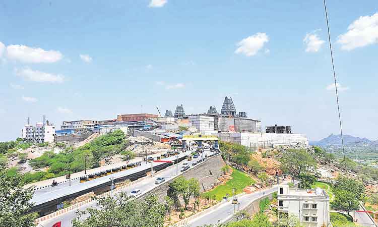 కొండపైకి వెళ్లే వాహనాలకు 500 రుసుం