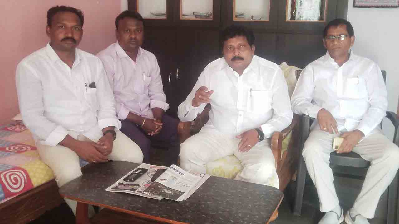 దేశ సంపద ప్రైవేట్‌ వ్యక్తులకు ధారాదత్తం