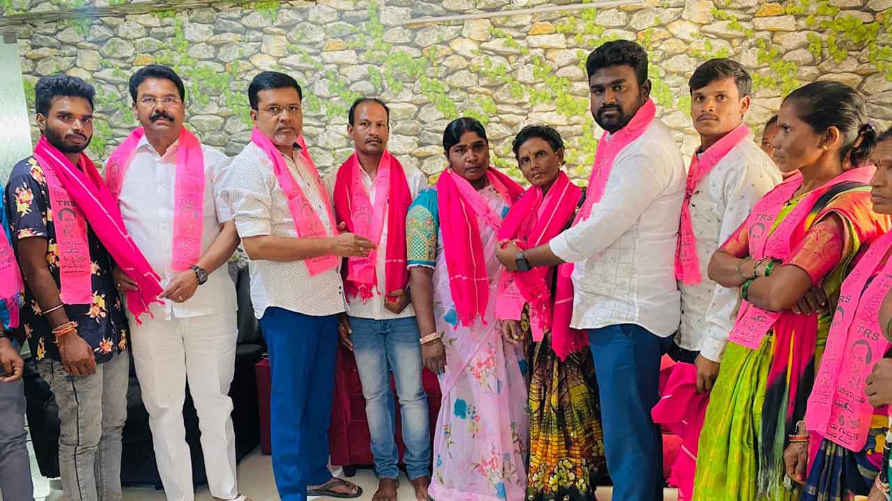 జనం మది నిండా.. గులాబీ జెండా