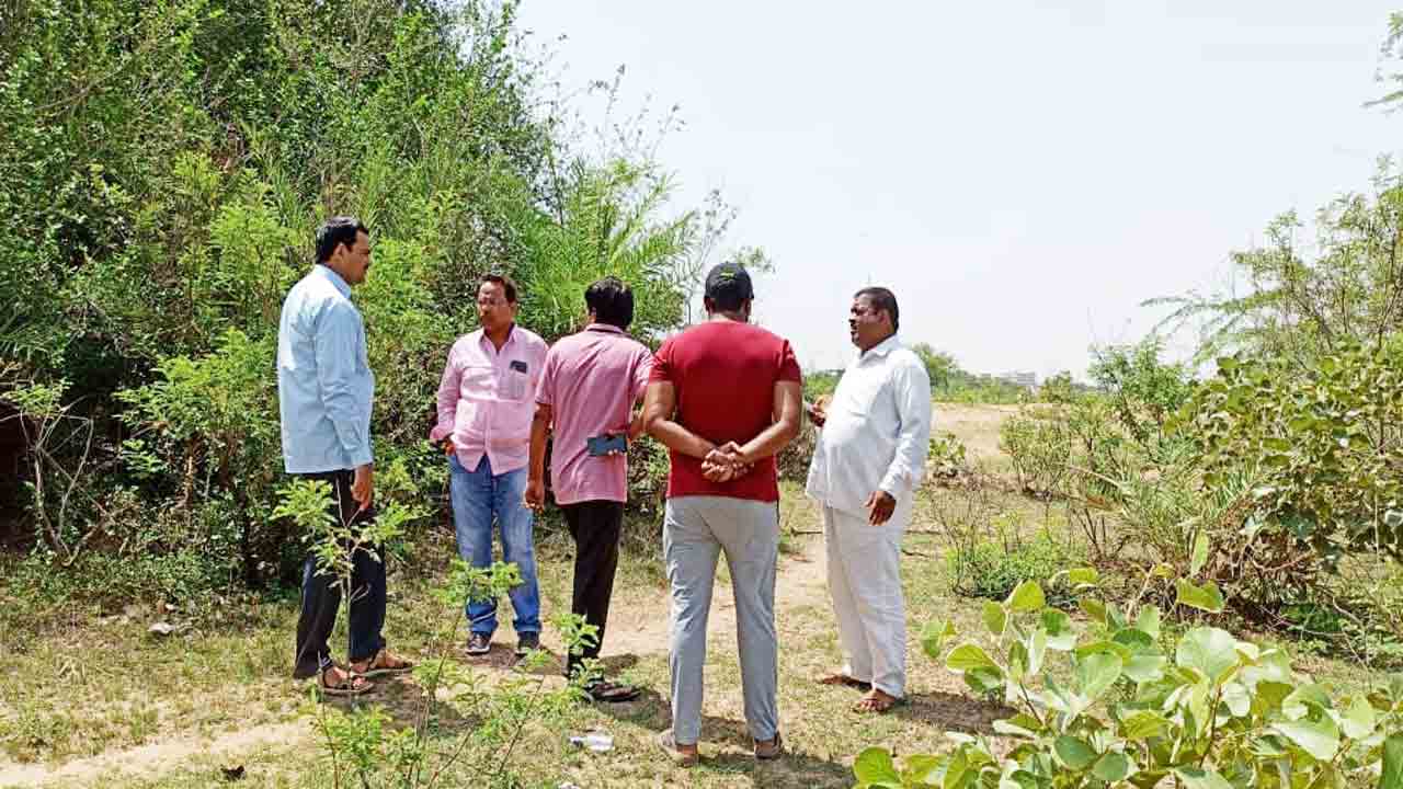 వార్డుల్లో కీడా ప్రాంగణాలు