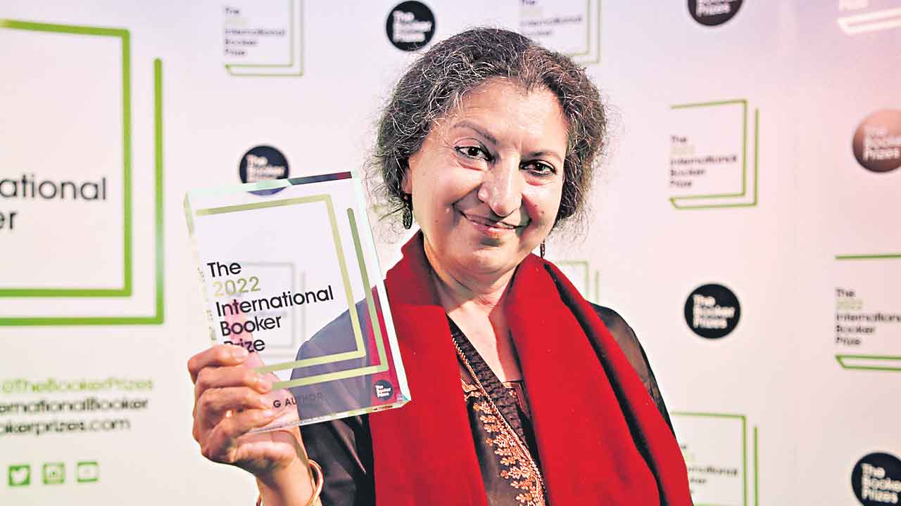 ‘రేత్‌ సమాధి’కి ఇంటర్నేషనల్‌ బుకర్‌