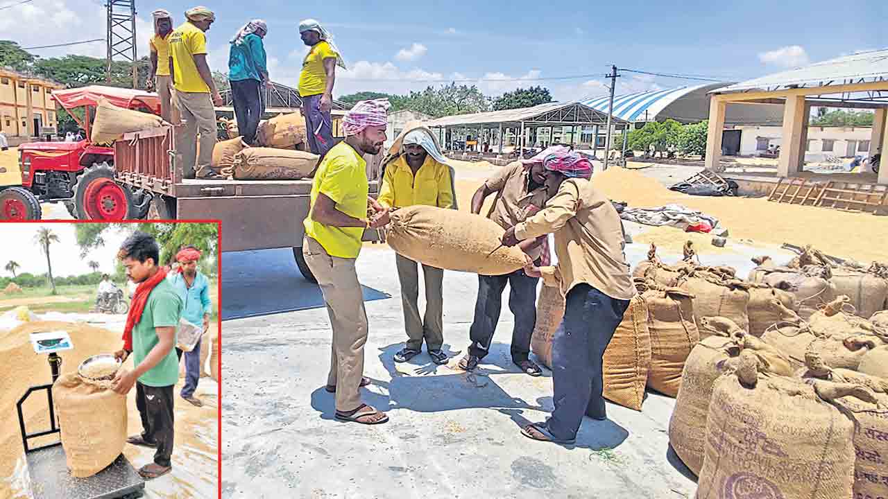 కొనుగోళ్ల కోలాహలం