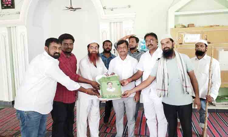 స్వరాష్ట్రంలో ముస్లింలకు సముచిత గౌరవం