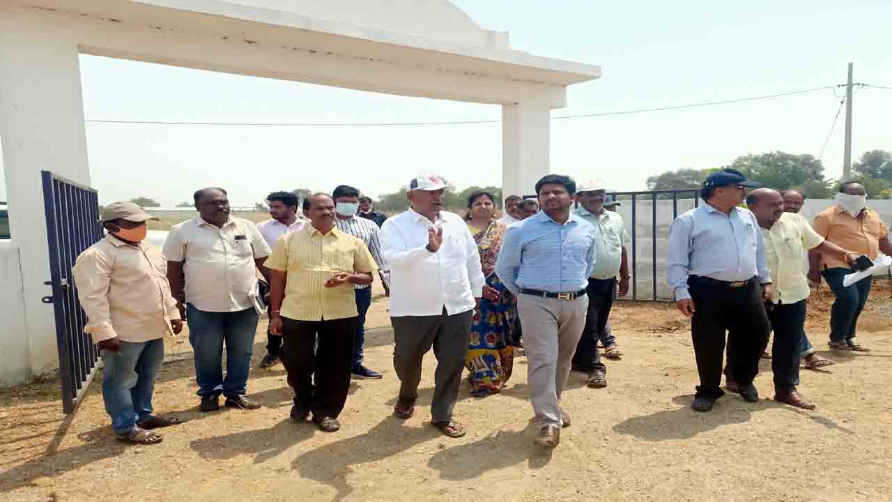 గ్రామాభివృద్ధిని చూడ్డానికే వచ్చా..