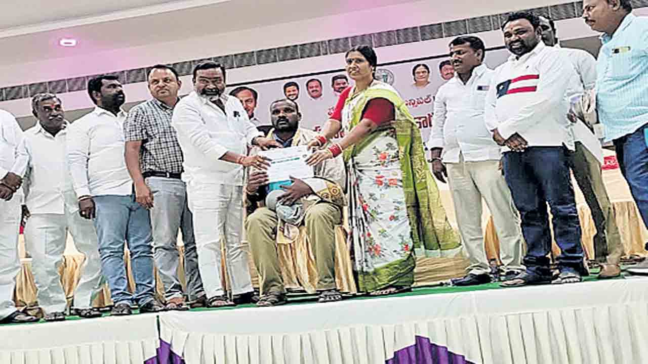 కార్మికలోకం వర్ధిల్లాలి