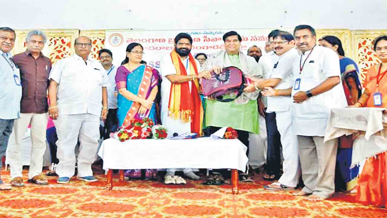 పౌరోహిత్యాన్ని ప్రోత్సహించాలి