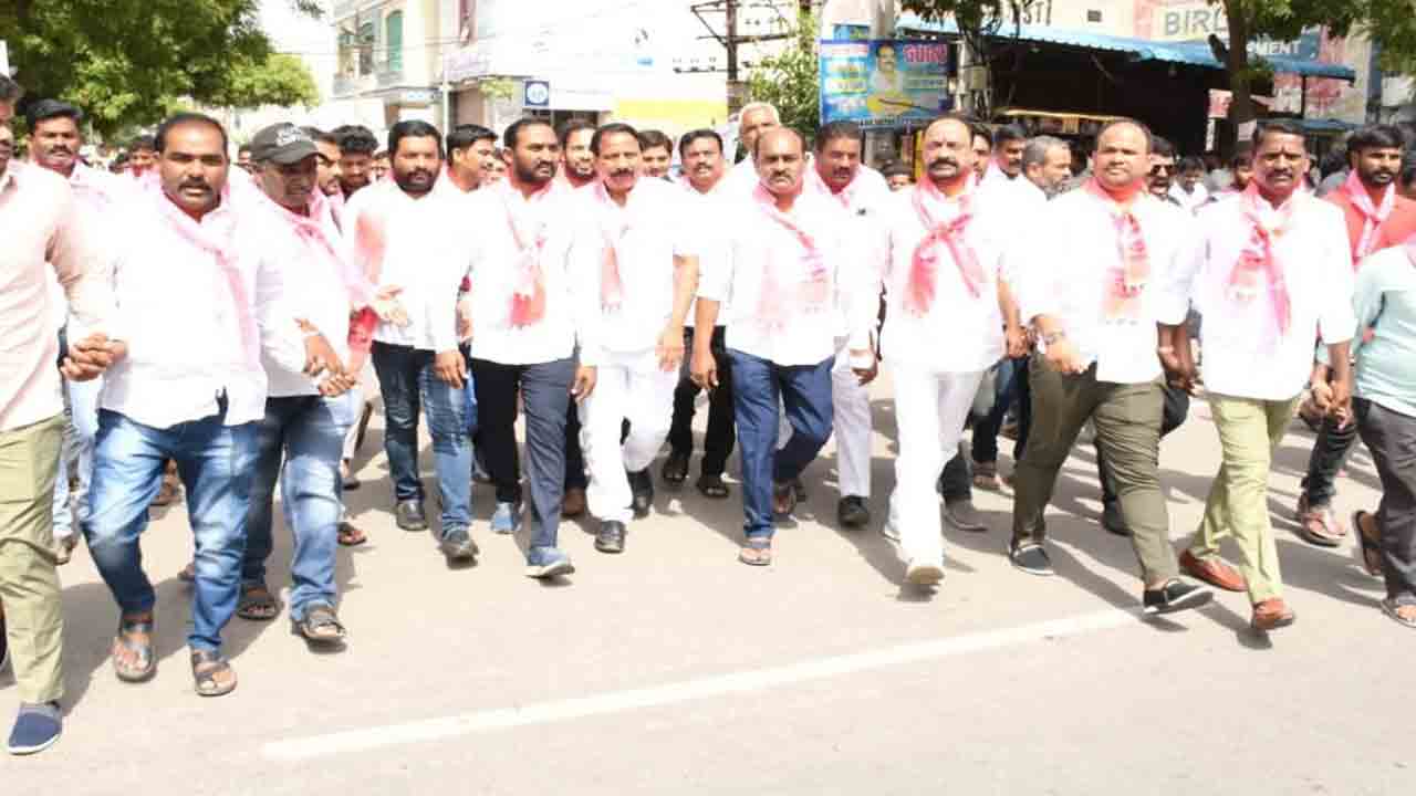 రెచ్చగొట్టి తోక ముడిచిన బీజేపీ నేతలు