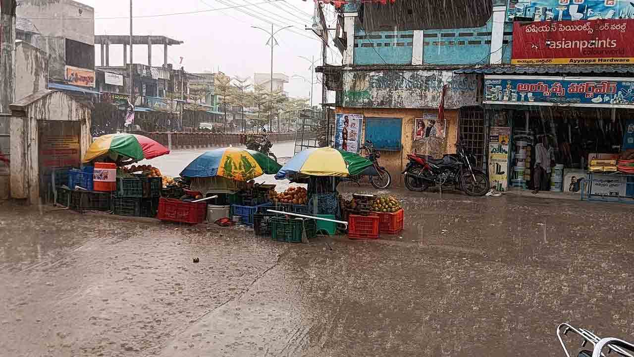 ఈదురుగాలులు, వర్షం..