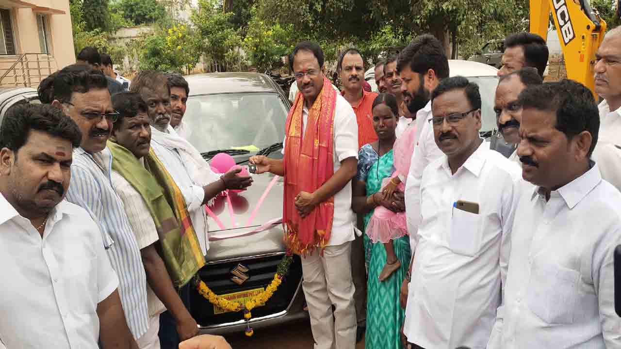 దళితులను ధనికులుగా మార్చేందుకే..