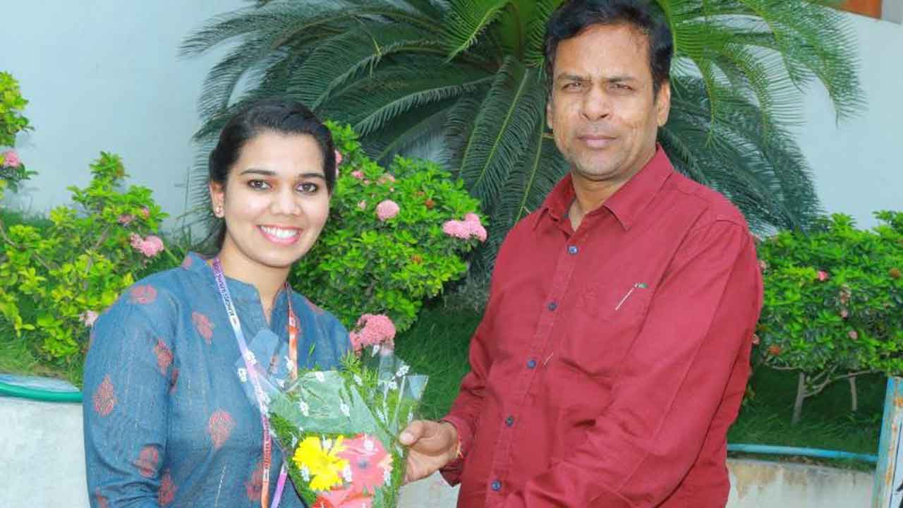 జాతీయ సమైక్యతా శిబిరానికి అల్ఫోర్స్‌ విద్యార్థిని ఎంపిక