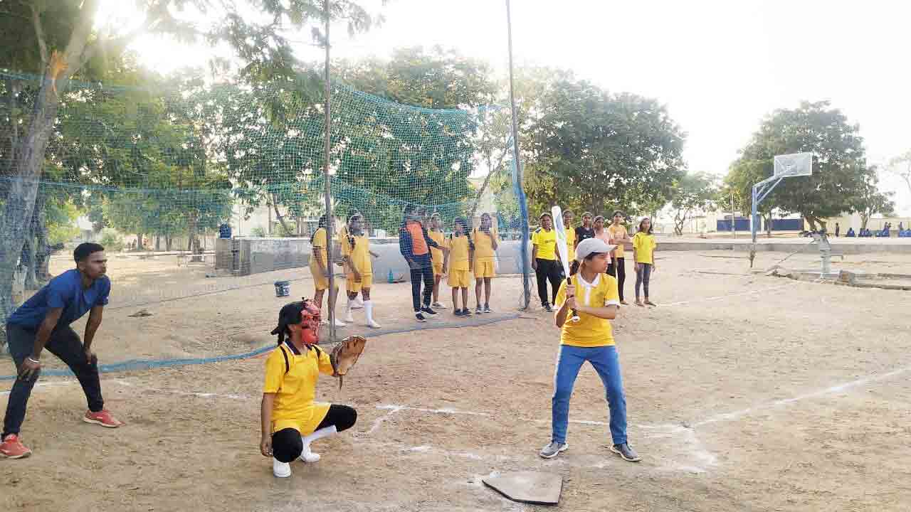 సుద్దపల్లిలో రాష్ట్రస్థాయి సాఫ్ట్‌బాల్‌ పోటీలు ప్రారంభం