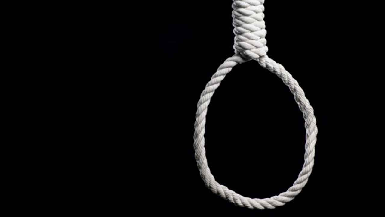 రైల్వే విశ్రాంత హెడ్‌కానిస్టేబుల్‌ ఆత్మహత్య