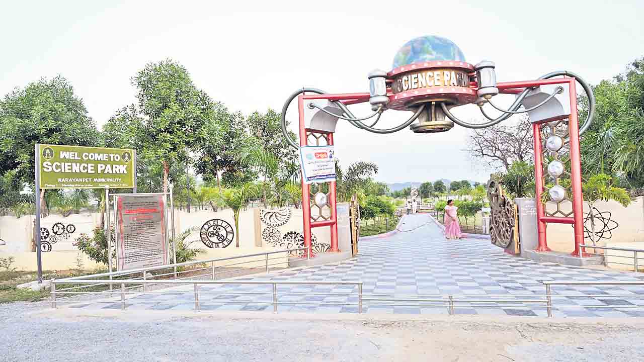 ఆహ్లాదం.. ఆనందం