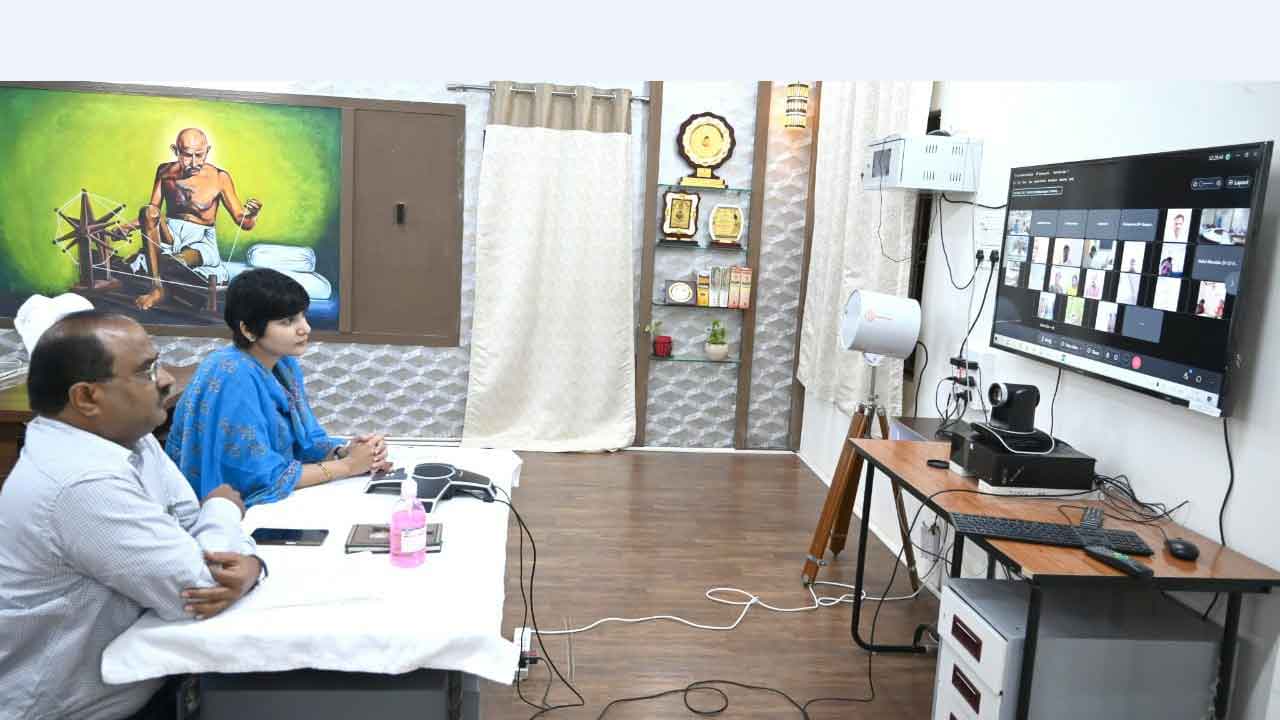 పల్లె, పట్టణ ప్రగతిని విజయవంతం చేయాలి