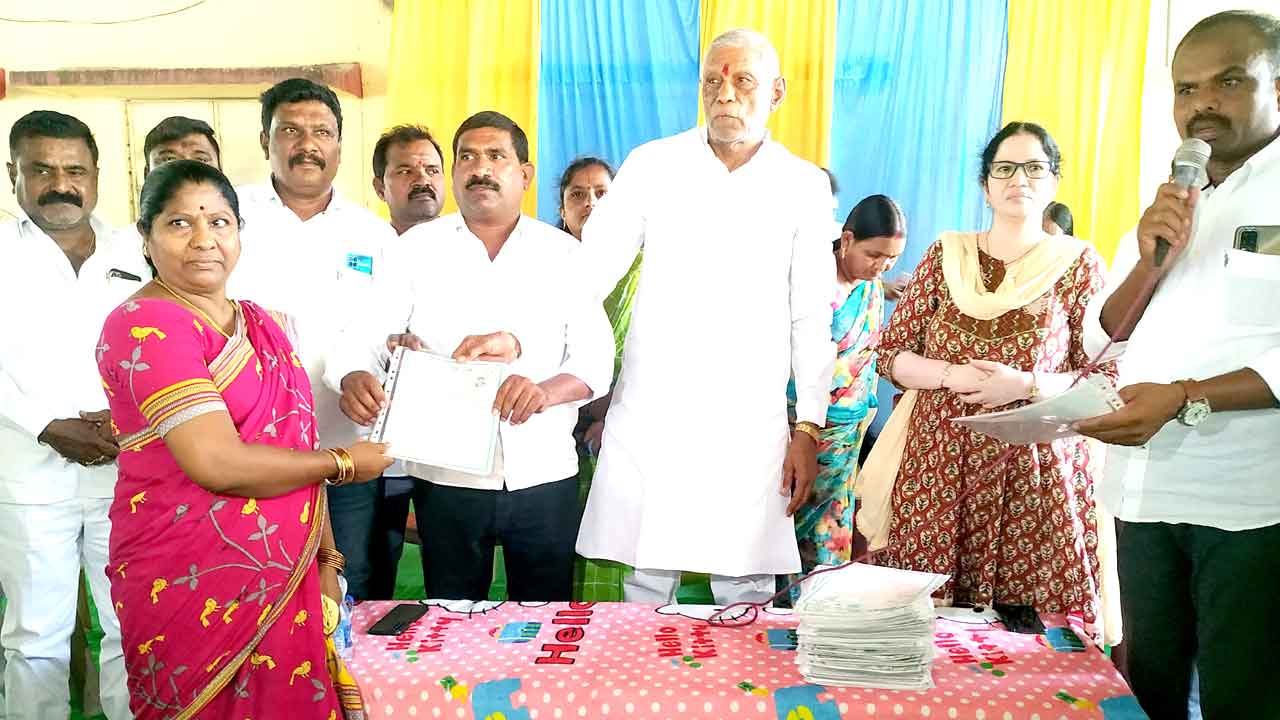 టీఆర్‌ఎస్‌కే పట్టం కట్టండి