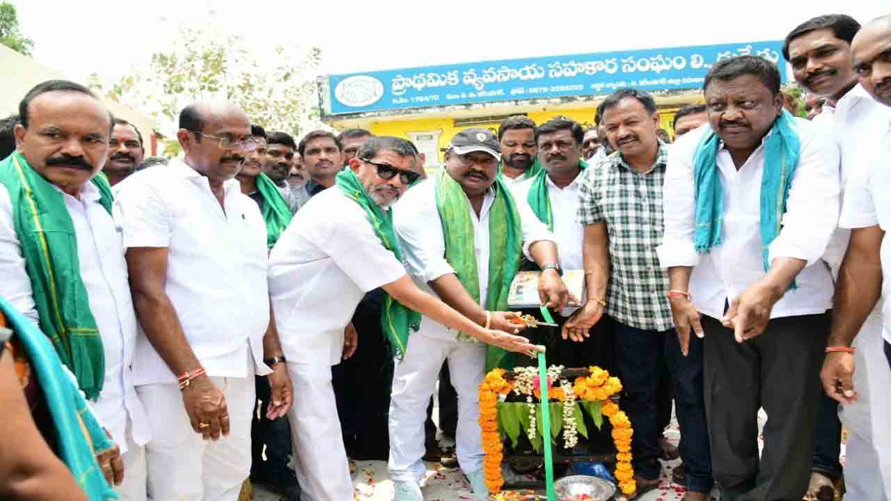 కొనుగోళ్లను అడ్డుకొనేందుకు కేంద్రం కుట్ర