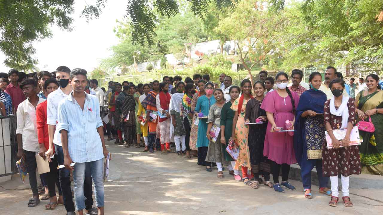 పట్టుదలతో పరీక్షకు..