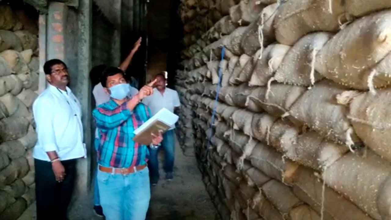 అడుగడుగునా అడ్డుపడి ఇప్పుడు తనిఖీలా?