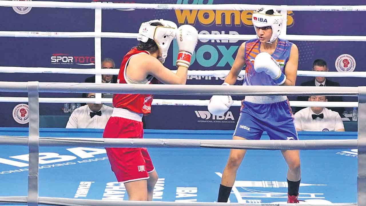 నీతూ, మనీషా గెలుపు జోరు