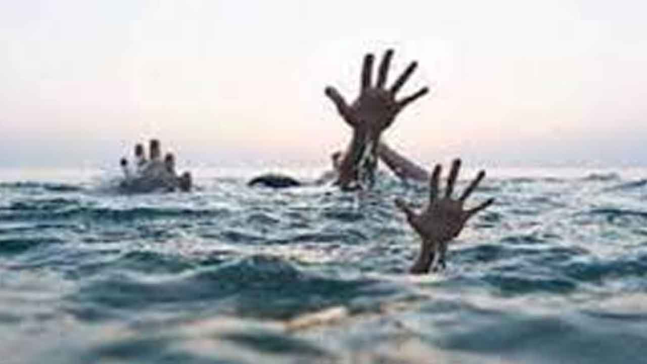 గోదావరి నదిలో ఇద్దరు యువతులు గల్లంతు