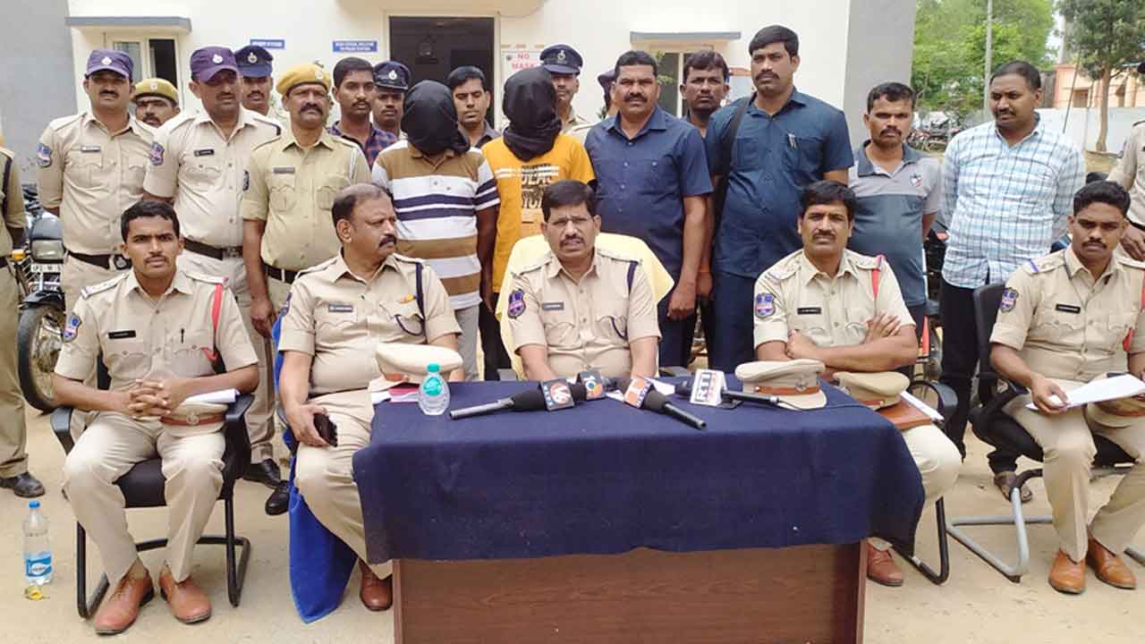 నకిలీ ఆర్సీలు సృష్టించి..