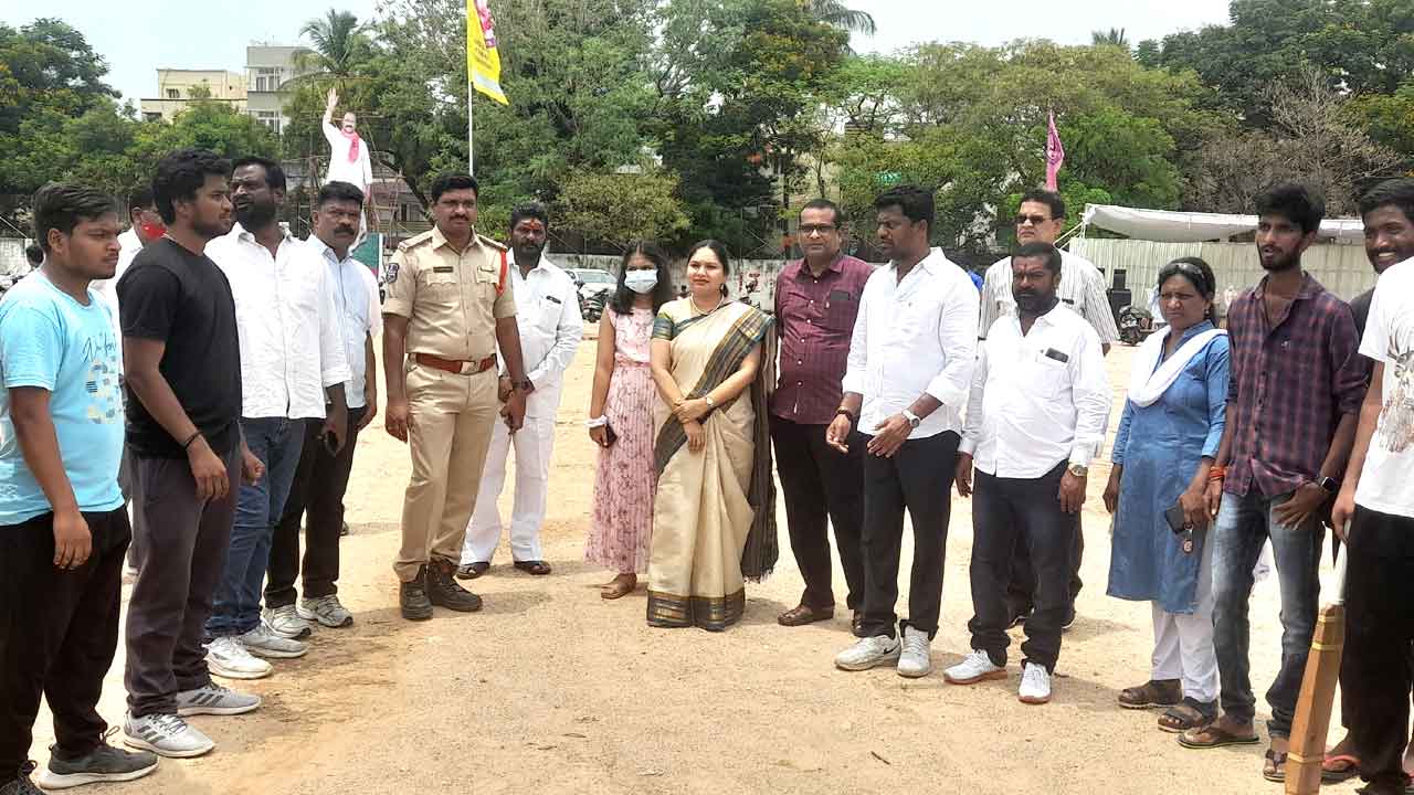 యువతలో చైతన్యానికి క్రీడలు దోహదం