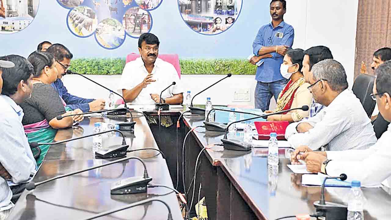 పేదలు ఆత్మగౌరవంతో బతకాలన్నదే సీఎం ధ్యేయం