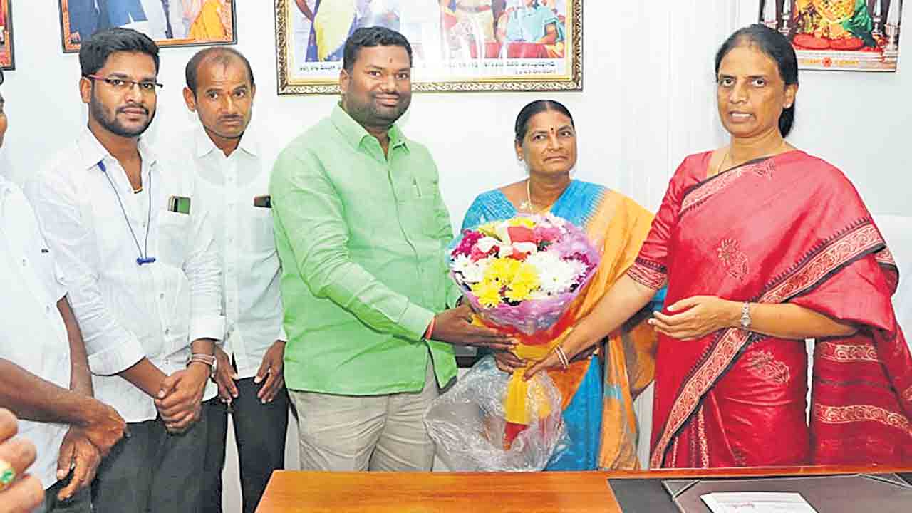 బాచుపల్లి సర్పంచ్‌గా శ్రీనివాస్‌