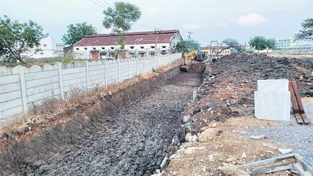 చకచకా ‘కచ్చా’ కాలువ