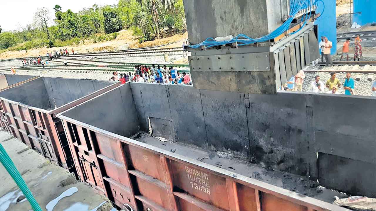 రెండేండ్లలోనే 54 కిలోమీటర్ల రైల్వేలైన్‌