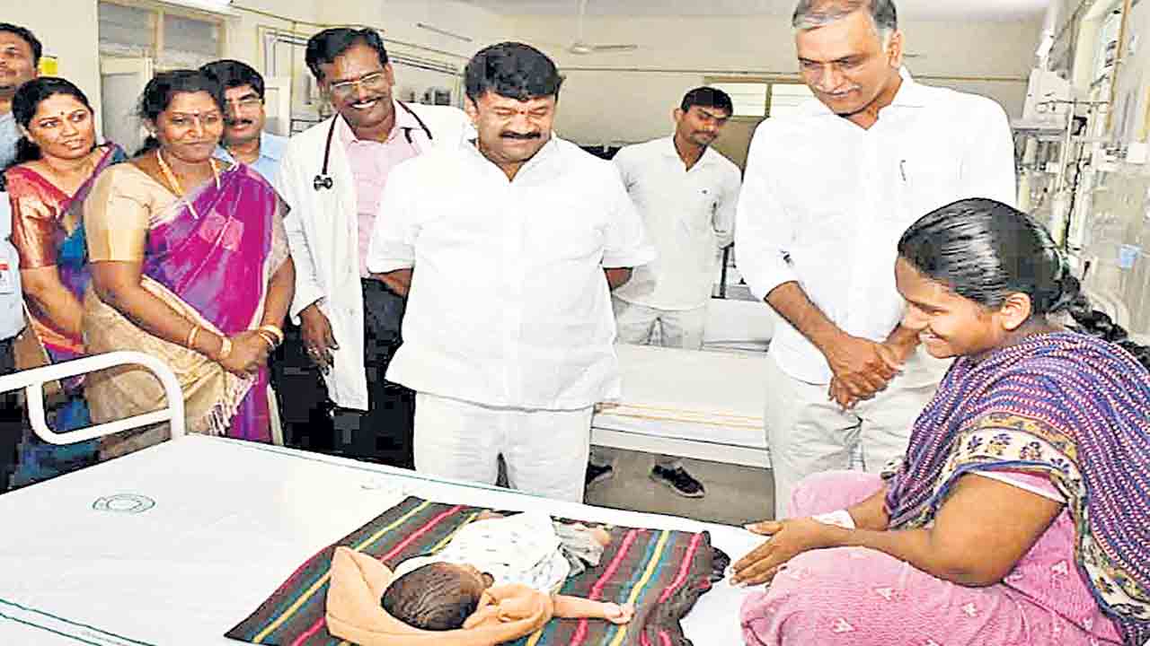 కాంగ్రెసోళ్లు కళ్లుండీ చూడలేరు