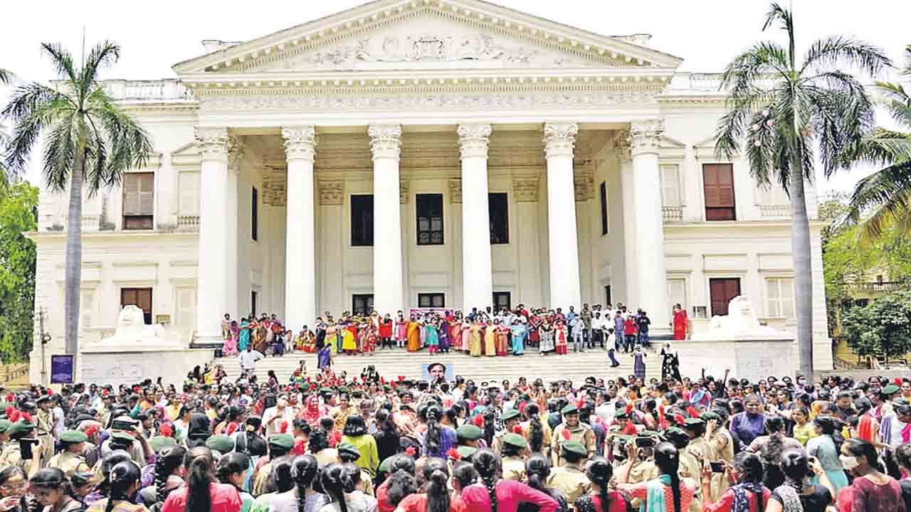 కొత్త కోర్సులు.. కొత్త పోస్టులు..