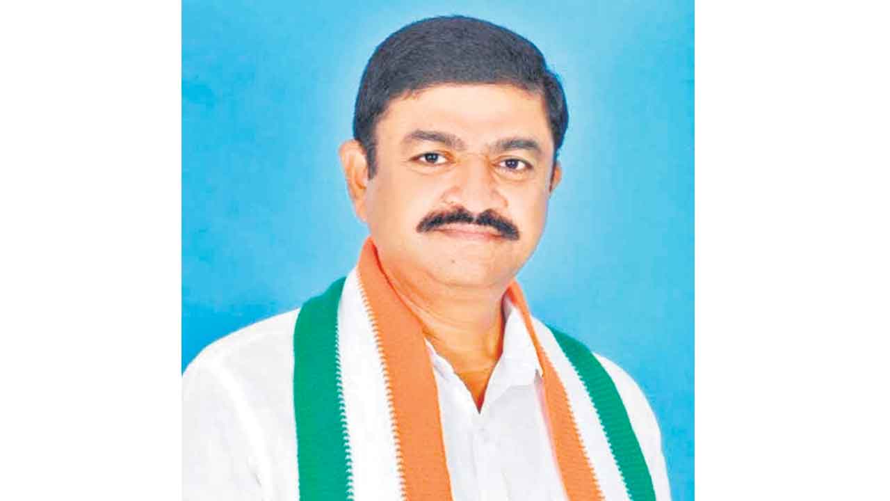 మహిళానేతపై కాంగ్రెస్‌ లీడర్‌ లైంగిక దాడి