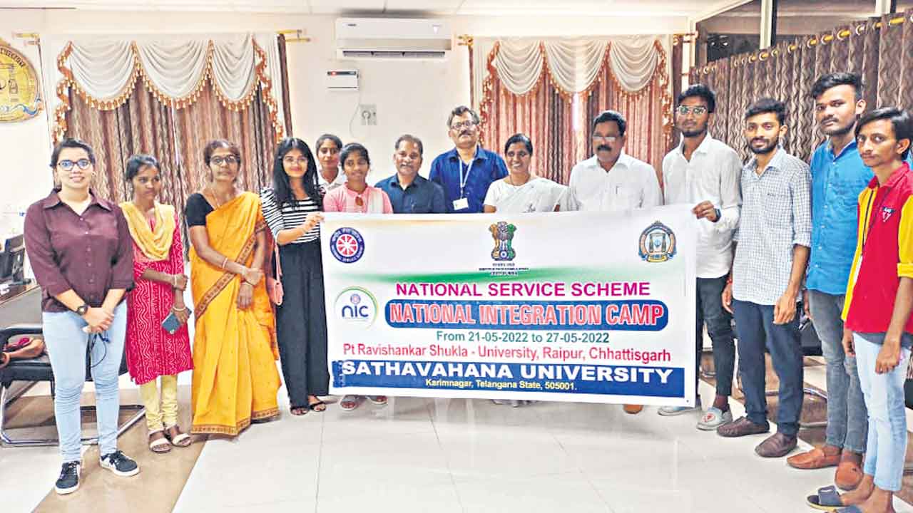 జాతీయ సమైక్యతా శిబిరానికి శాతవాహన విద్యార్థులు