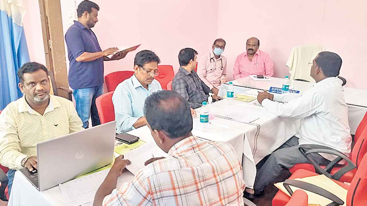 ఆన్‌లైన్‌లో సమాచారం నమోదు చేయాలి