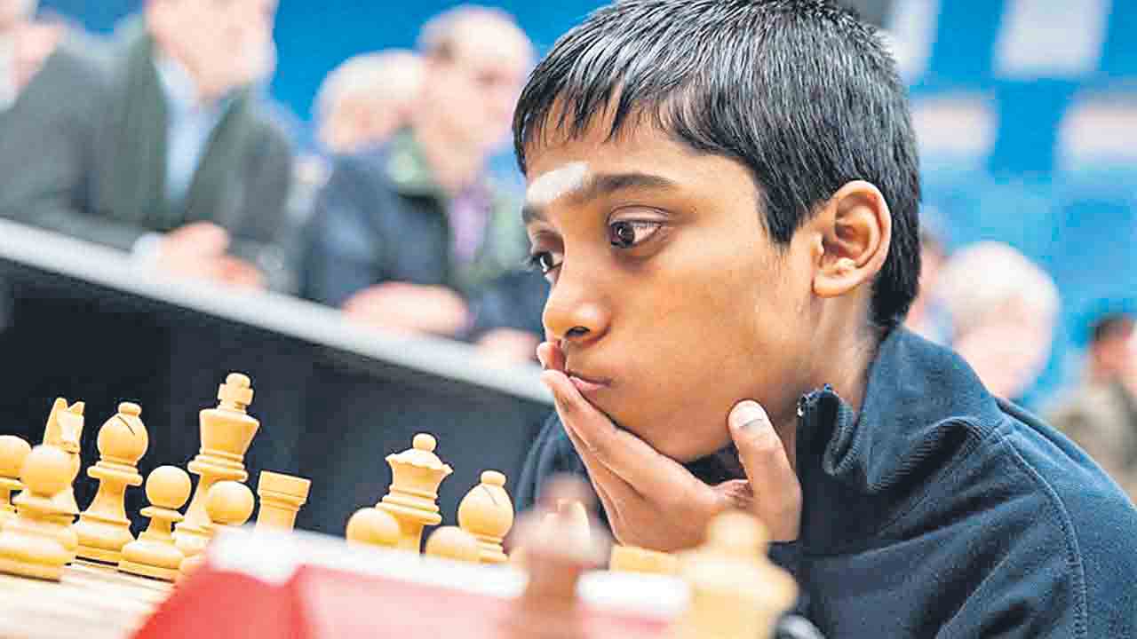 ప్రజ్ఞానంద వెనుకంజ