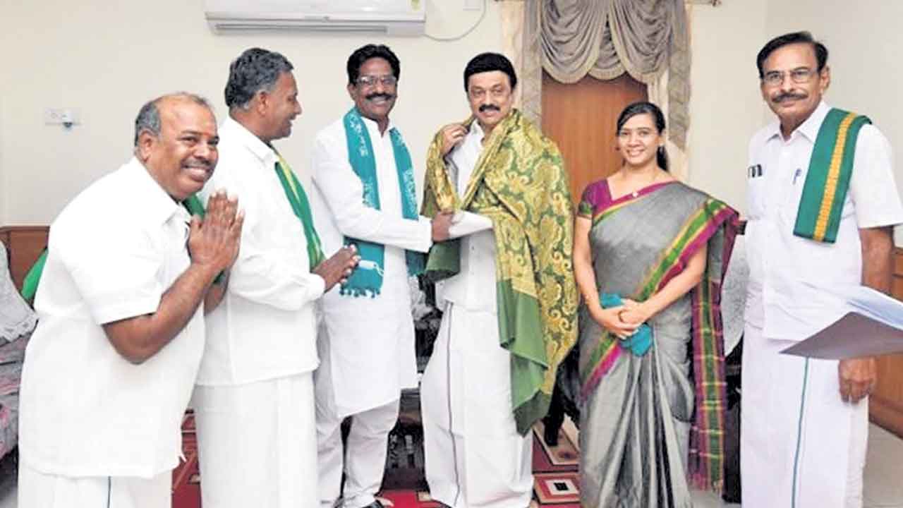 స్టాలిన్‌తో దక్షిణ భారత రైతు సంఘాల సమాఖ్య భేటీ