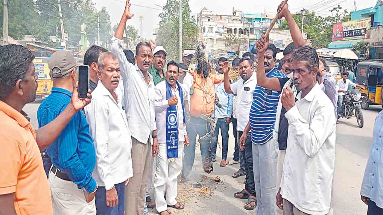 అర్వింద్‌పై రాజద్రోహం కేసు పెట్టాలి