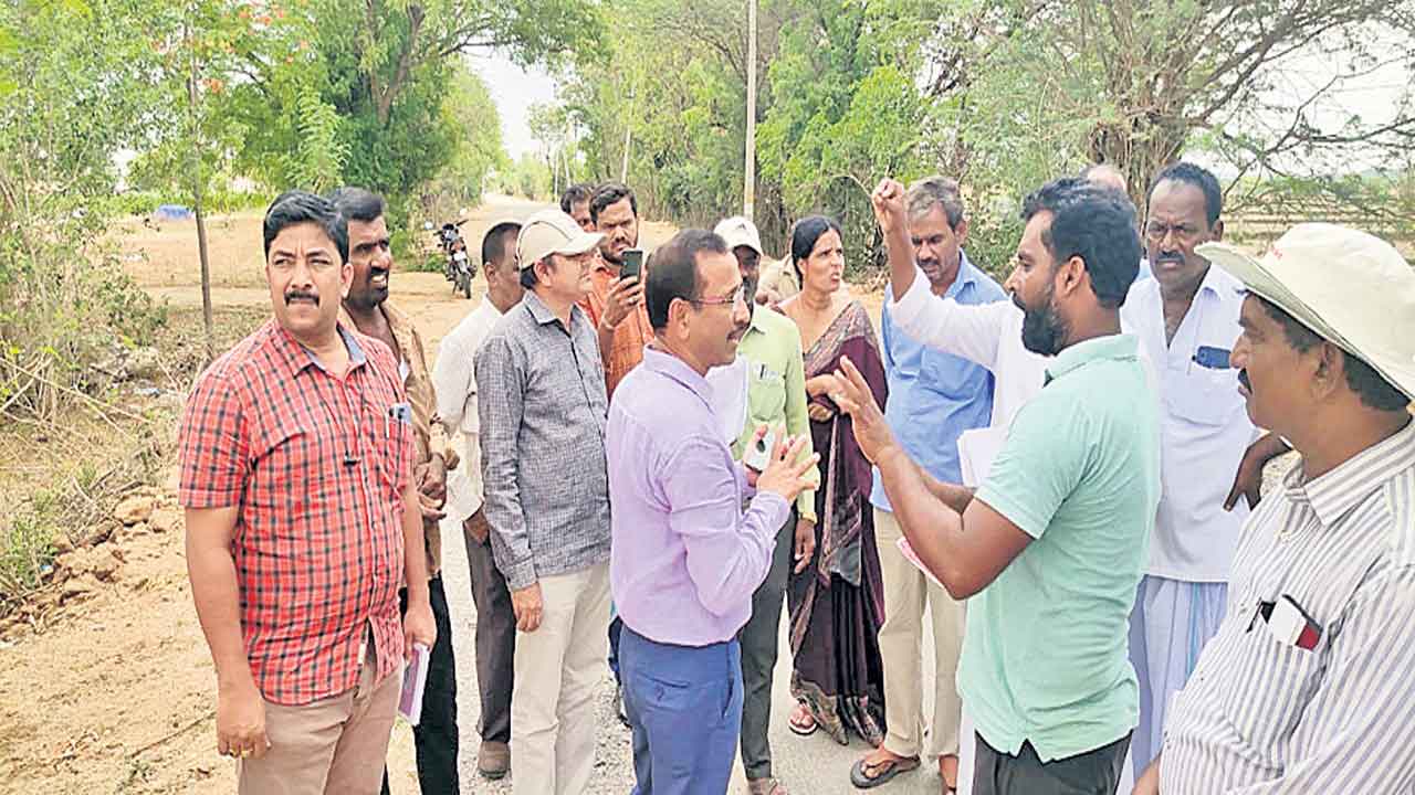 భూసేకరణే ‘రెవెన్యూ’ పని