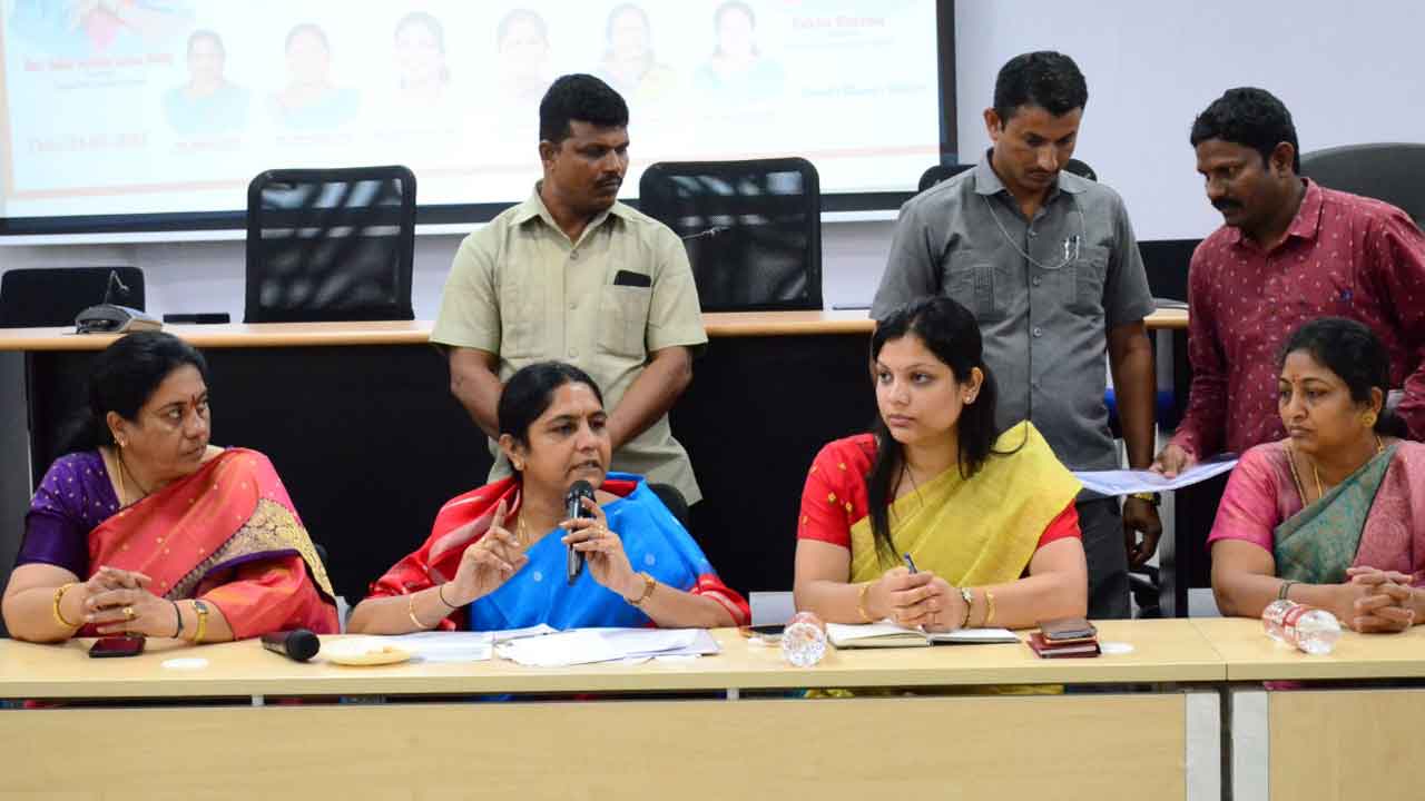 మహిళా హక్కులను కాపాడుదాం