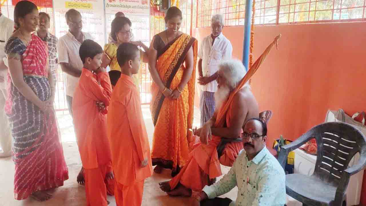 సమాజ హితం కోసం పనిచేయాలి