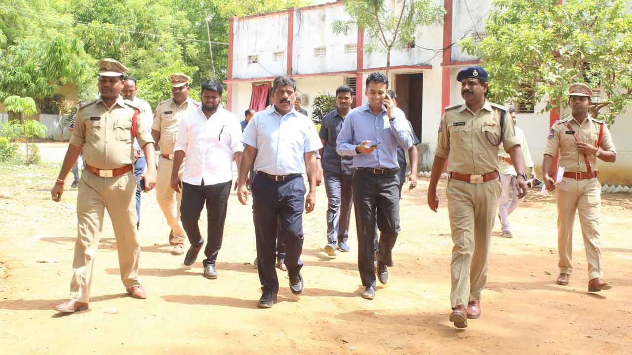 సరిహద్దులపై ప్రత్యేక నిఘా