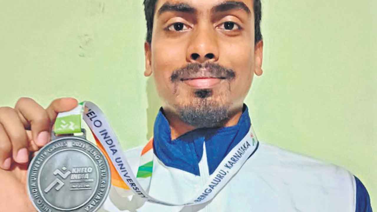 అభిలాష్‌కు రజతం