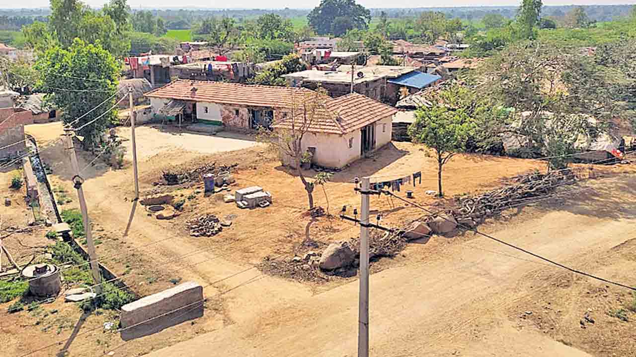 దళితబంధుతో కుటుంబాల్లో ఆనందం