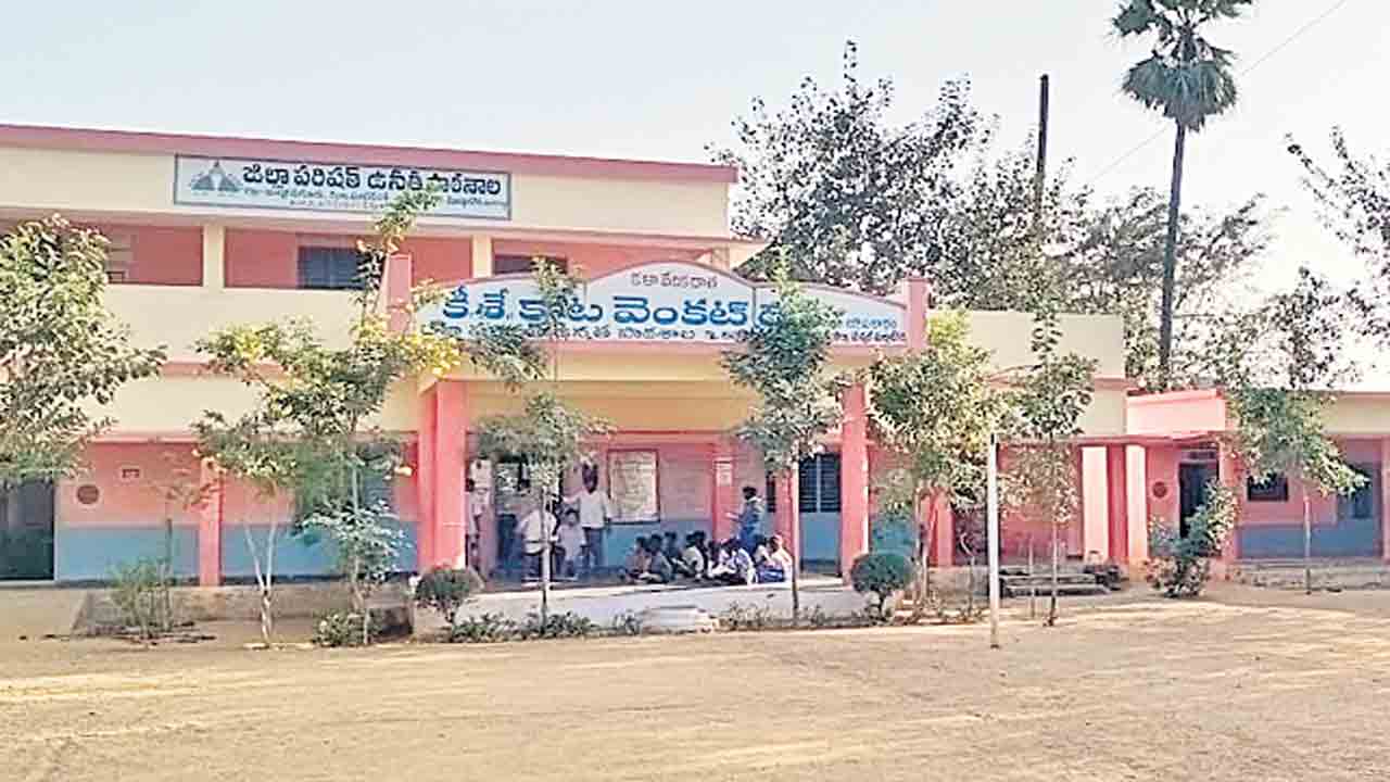 10 రోజులు.. 30 పాఠశాలలు