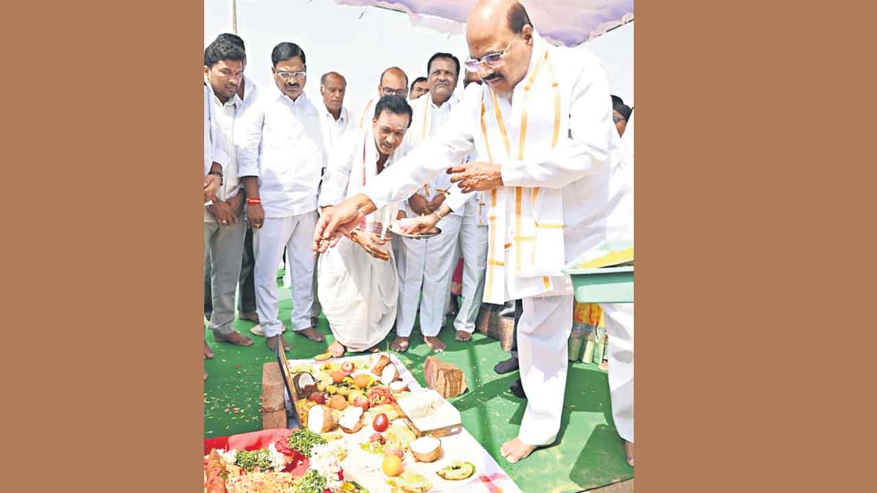 ఆధునిక టెక్నాలజీతో గోదాముల నిర్మాణం