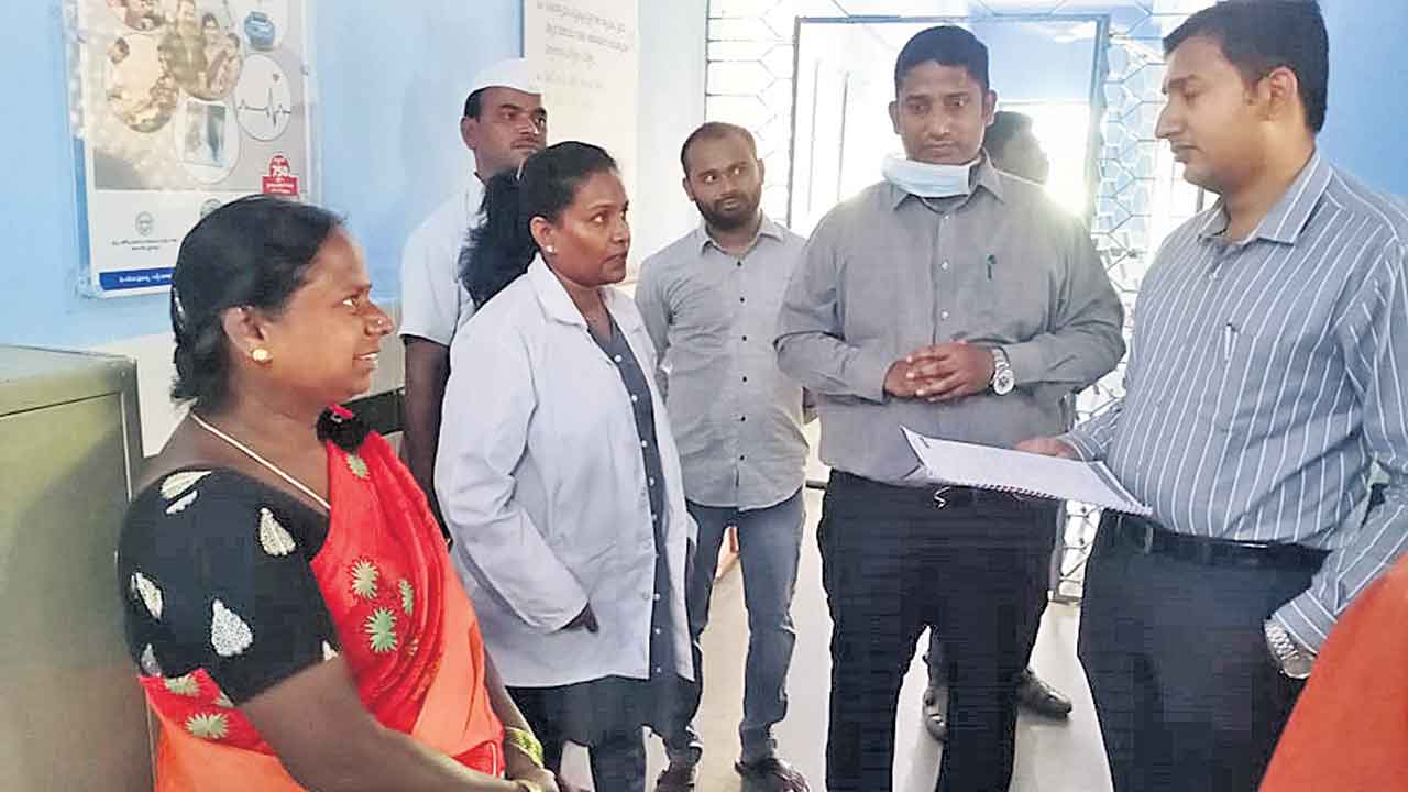 వైద్య సిబ్బంది సమయపాలన పాటించాలి